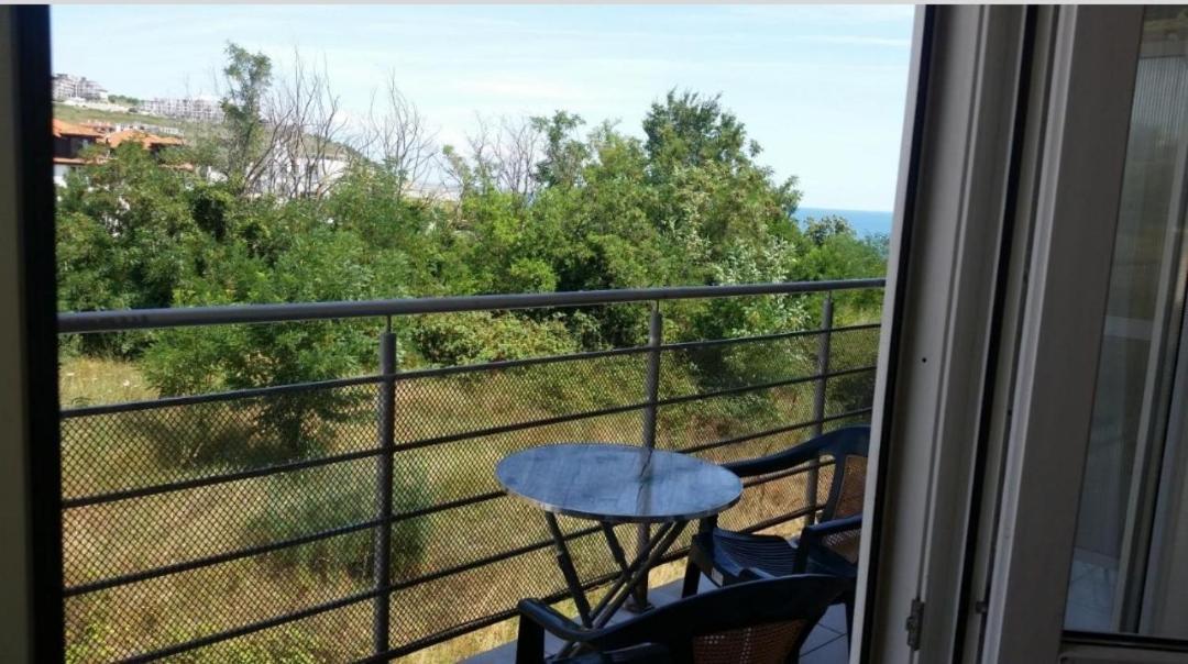 Rose Apartment On The Beach Bjala Exteriör bild