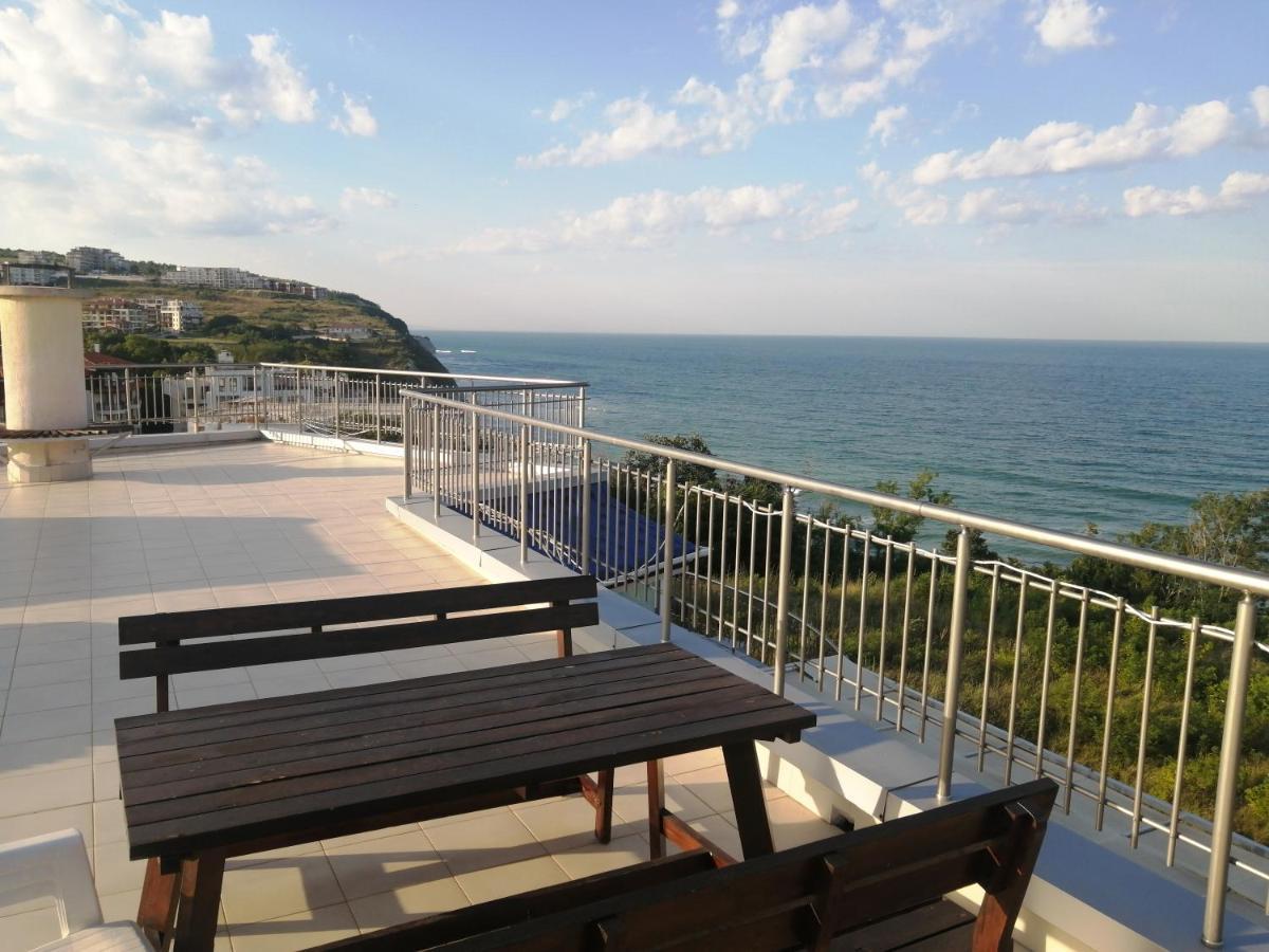 Rose Apartment On The Beach Bjala Exteriör bild
